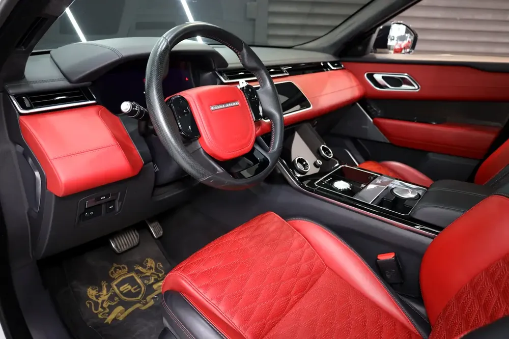 Range Rover Velar SV Autobiography, 2020, Rear-Seat Entertainment, Panoramic Roof, GCC Specs!! - Image 5