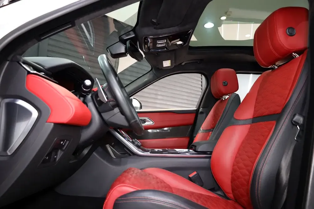 Range Rover Velar SV Autobiography, 2020, Rear-Seat Entertainment, Panoramic Roof, GCC Specs!! - Image 6