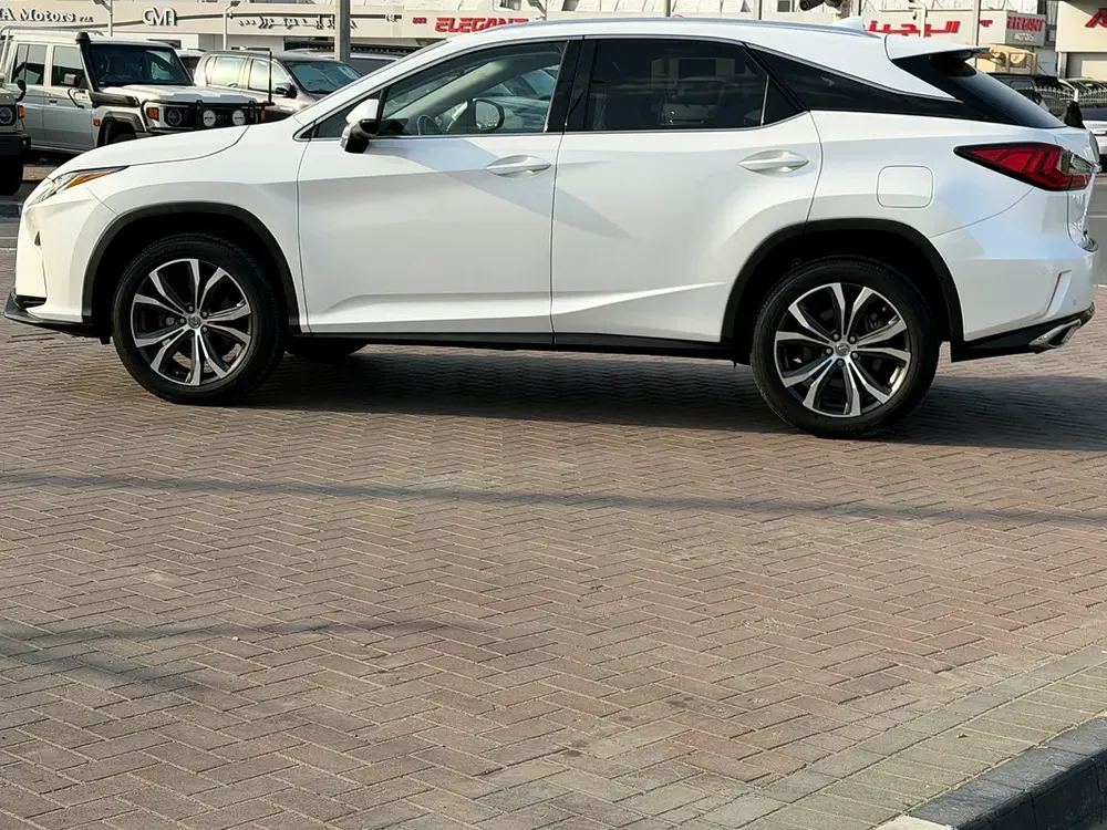 Lexus RX 350 Prestige 2017 4x4 - American Specs - GCC Car - Image 5