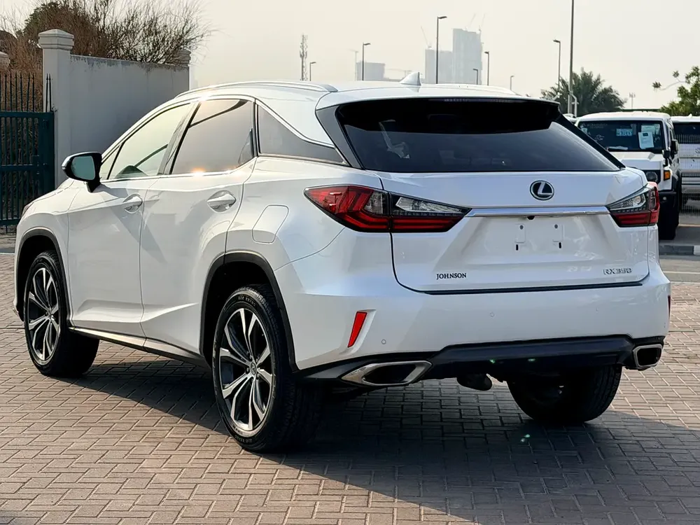 Lexus RX 350 Prestige 2017 4x4 - American Specs - GCC Car - Image 6
