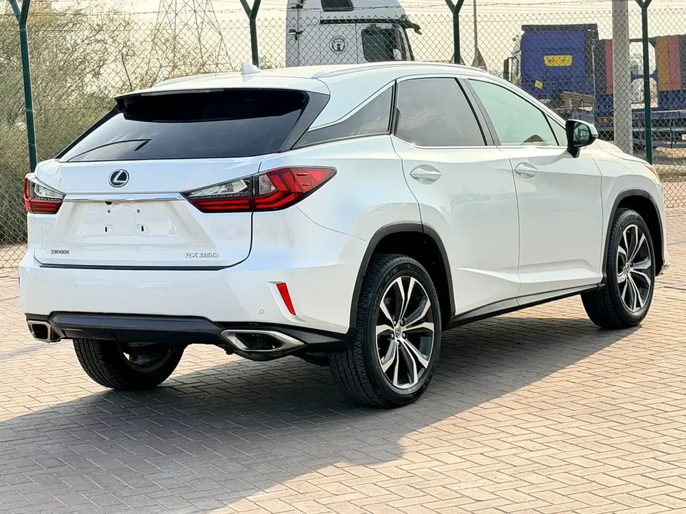 Lexus RX 350 Prestige 2017 4x4 - American Specs - GCC Car - Image 8