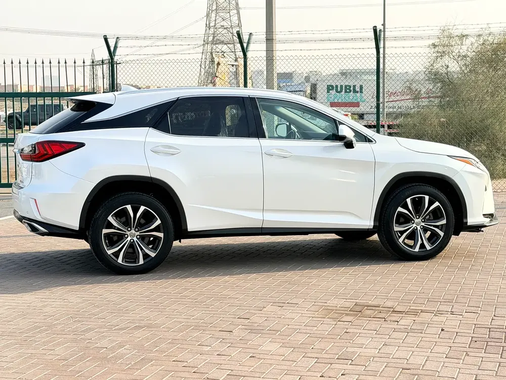 Lexus RX 350 Prestige 2017 4x4 - American Specs - GCC Car - Image 9