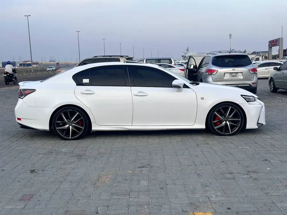 Lexus GS 200t F Sport 2016 GCC full option first owner super clean car - Image 11