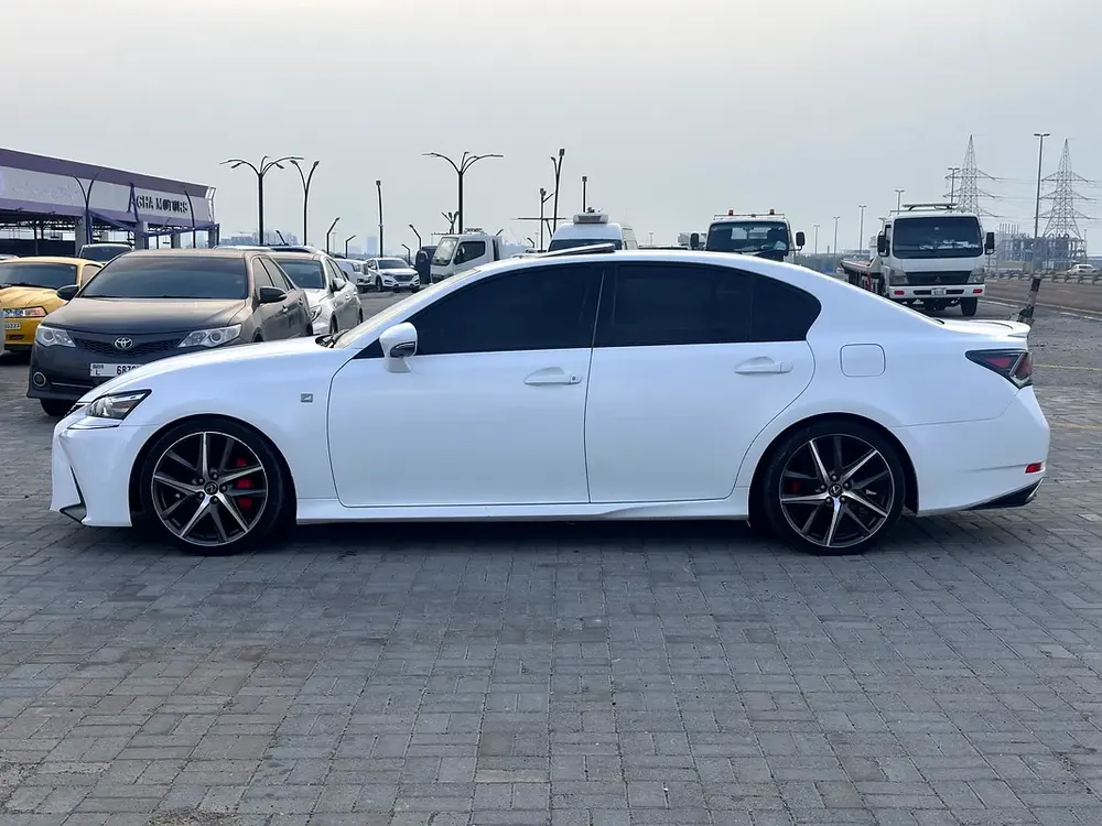 Lexus GS 200t F Sport 2016 GCC full option first owner super clean car - Image 16