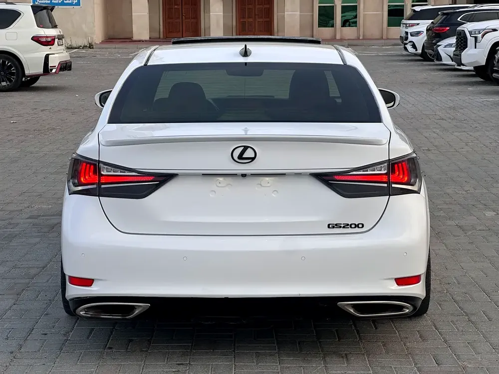Lexus GS 200t F Sport 2016 GCC full option first owner super clean car - Image 17