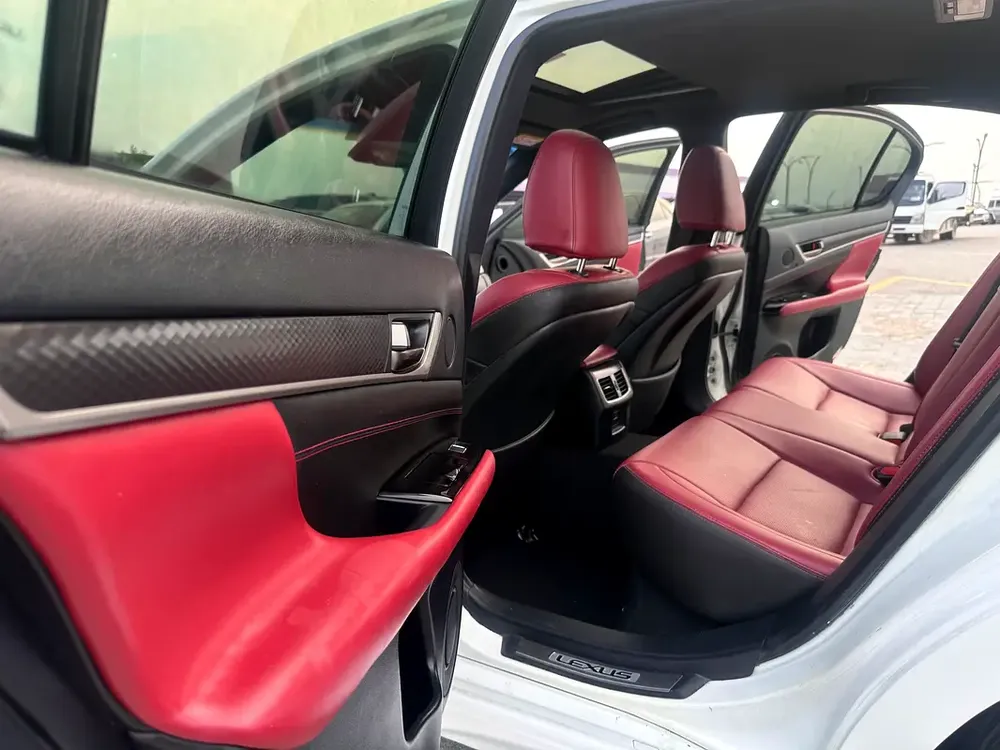 Lexus GS 200t F Sport 2016 GCC full option first owner super clean car - Image 18