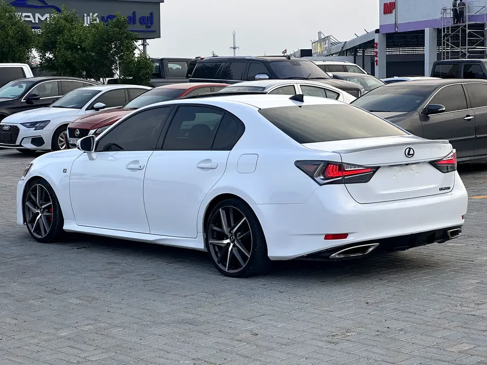 Lexus GS 200t F Sport 2016 GCC full option first owner super clean car - Image 4