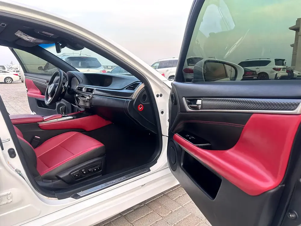 Lexus GS 200t F Sport 2016 GCC full option first owner super clean car - Image 5
