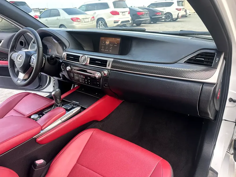Lexus GS 200t F Sport 2016 GCC full option first owner super clean car - Image 6