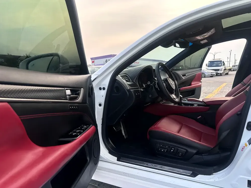 Lexus GS 200t F Sport 2016 GCC full option first owner super clean car - Image 7