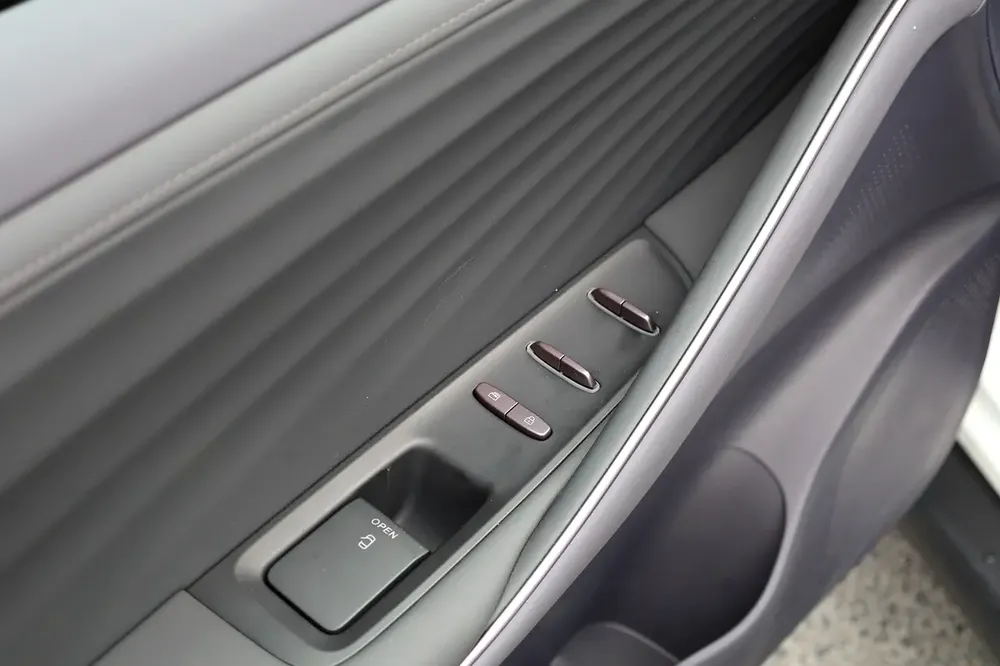 Nissan N6 180 Air 1.5L PHEV AT 2026 Only for EXPORT - Image 10