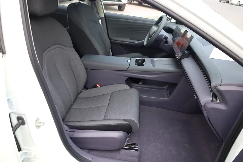 Nissan N6 180 Air 1.5L PHEV AT 2026 Only for EXPORT - Image 7