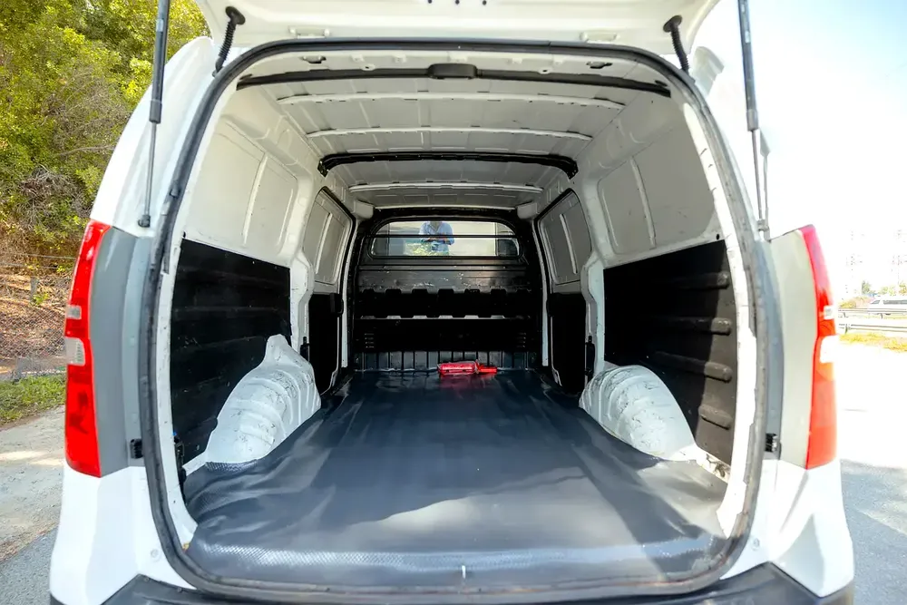 H1 Delivery Van | Manual | GCC Specs | Ref#H89342 - Image 7