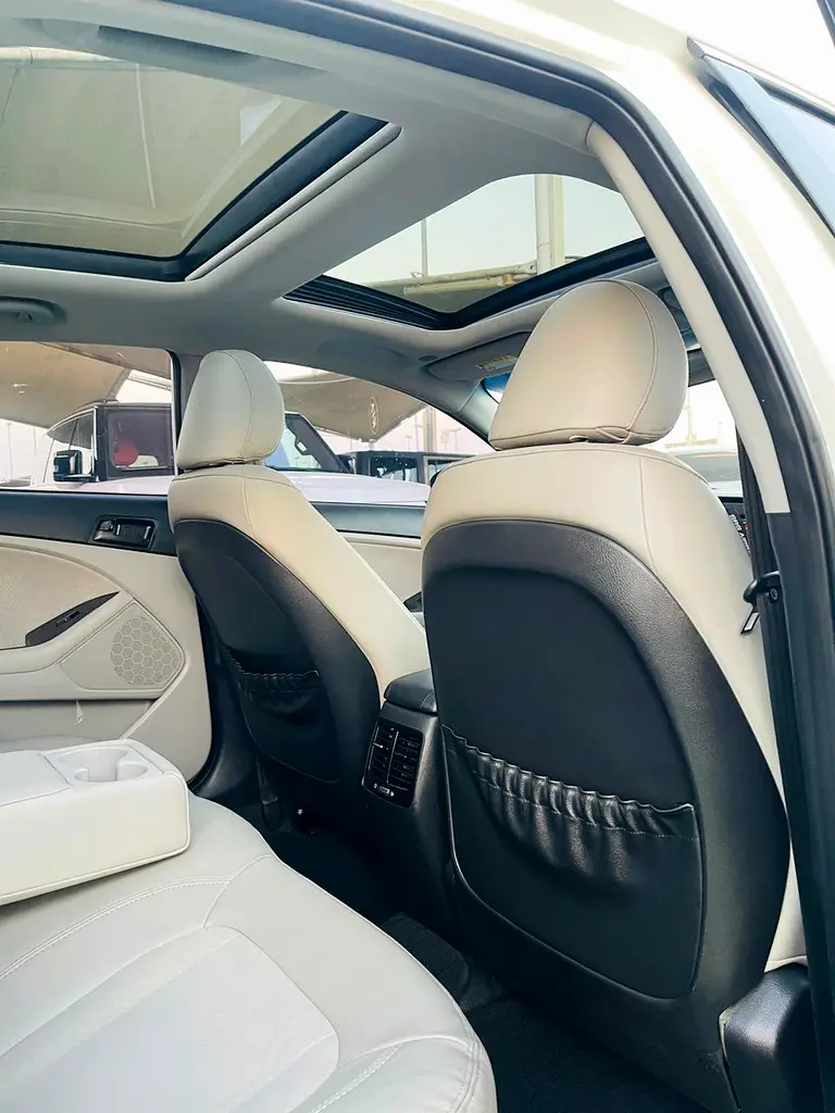 Kia Optima 2010 GCC | Well Maintained | Luxury Sedan | - Image 12