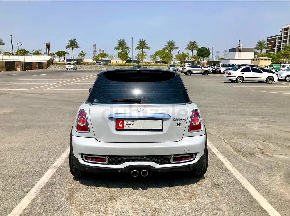 2011 MINI Cooper S - GCC Specs - Image 4