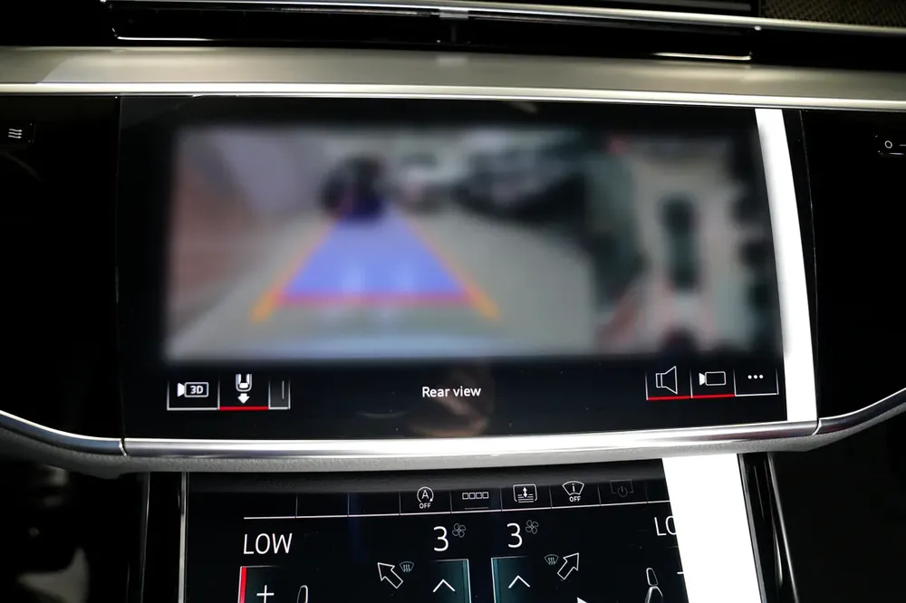 Audi A8L 55 TFSI Quattro - 2023 - Image 11