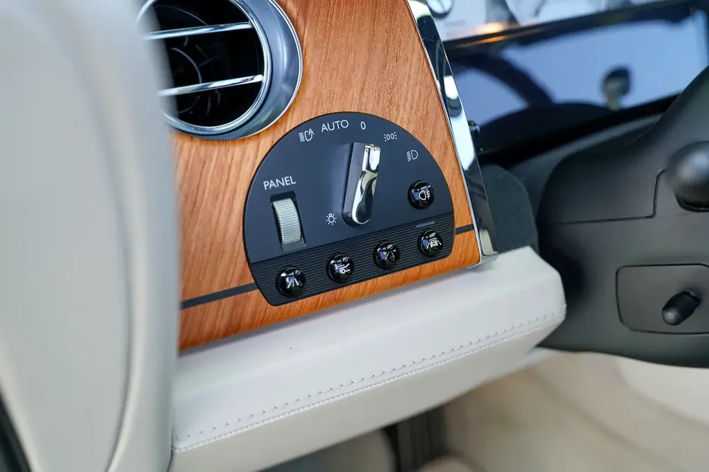 4 BUTTONS | BESPOKE AUDIO | GCC | WOOD TROM INTERIOR | DAWN | WARRANTY AVAILABLE - Image 8