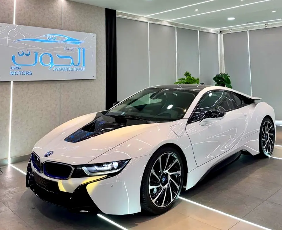 ELITE BMW I8 || GCC II FULLY LOADED || ACCIDENT FREE || VERY LOW MILEAGE || F.S.H BMW - Image 11