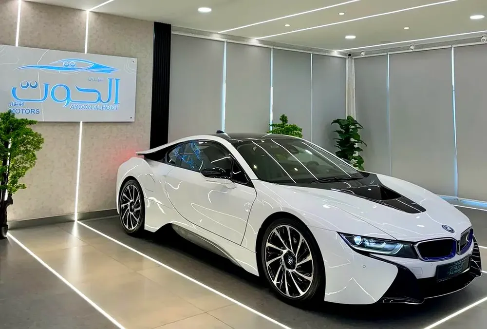 ELITE BMW I8 || GCC II FULLY LOADED || ACCIDENT FREE || VERY LOW MILEAGE || F.S.H BMW - Image 12