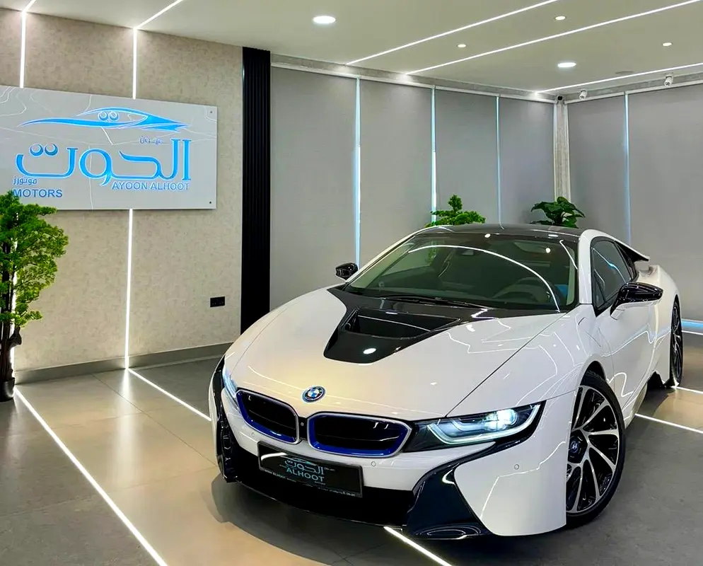 ELITE BMW I8 || GCC II FULLY LOADED || ACCIDENT FREE || VERY LOW MILEAGE || F.S.H BMW - Image 13