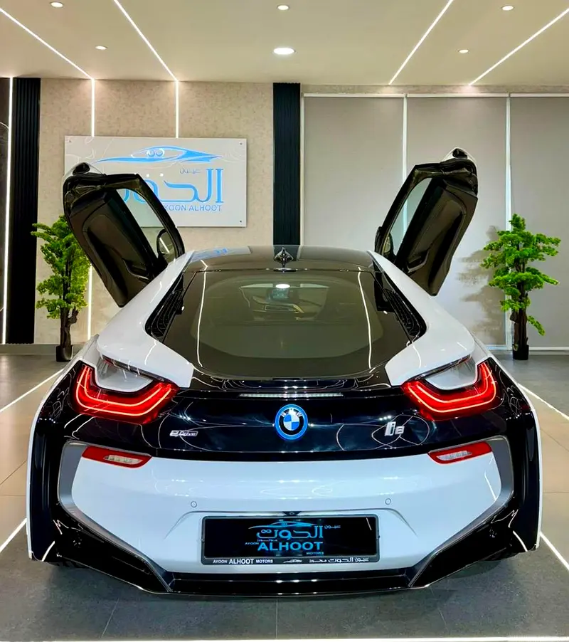 ELITE BMW I8 || GCC II FULLY LOADED || ACCIDENT FREE || VERY LOW MILEAGE || F.S.H BMW - Image 15