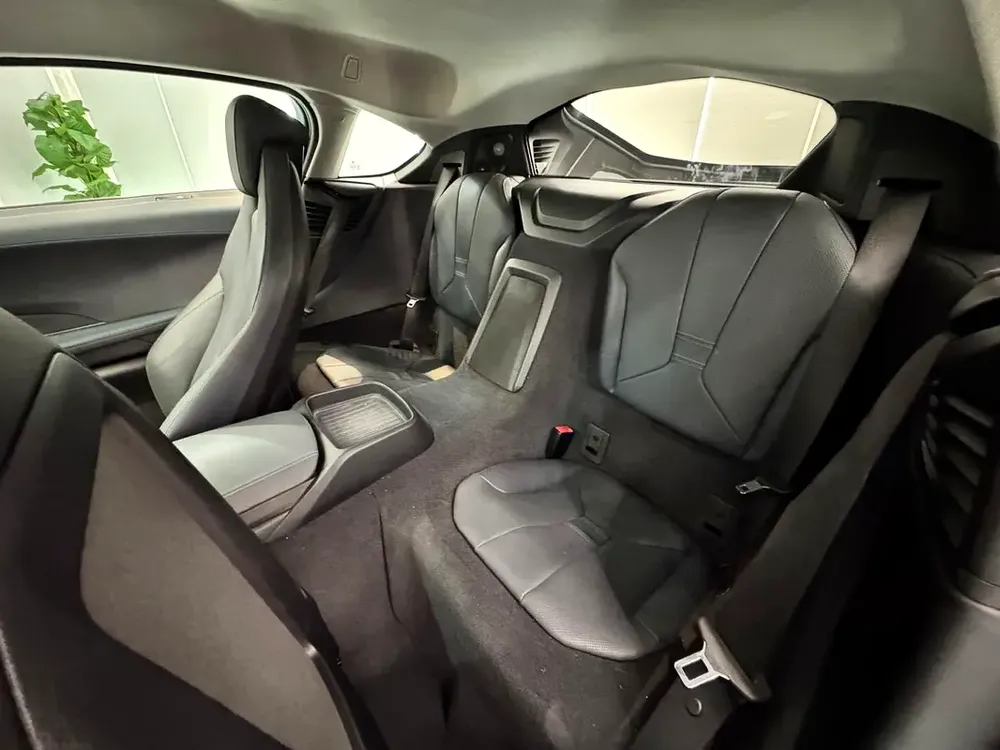 ELITE BMW I8 || GCC II FULLY LOADED || ACCIDENT FREE || VERY LOW MILEAGE || F.S.H BMW - Image 18