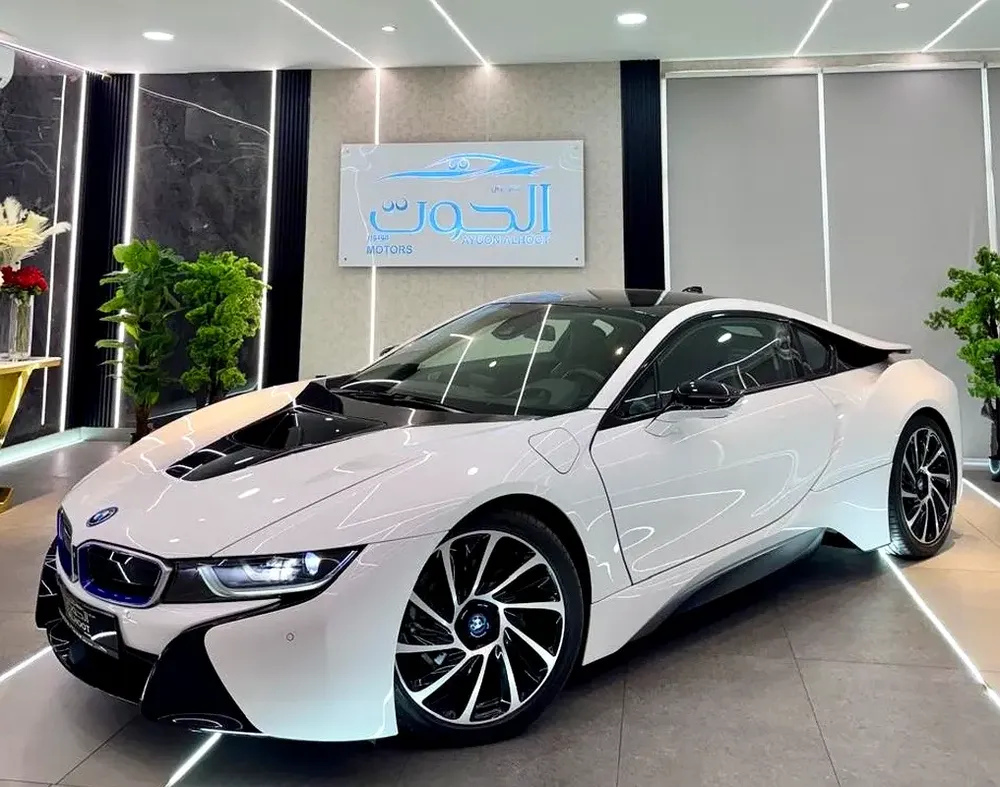 ELITE BMW I8 || GCC II FULLY LOADED || ACCIDENT FREE || VERY LOW MILEAGE || F.S.H BMW - Image 4