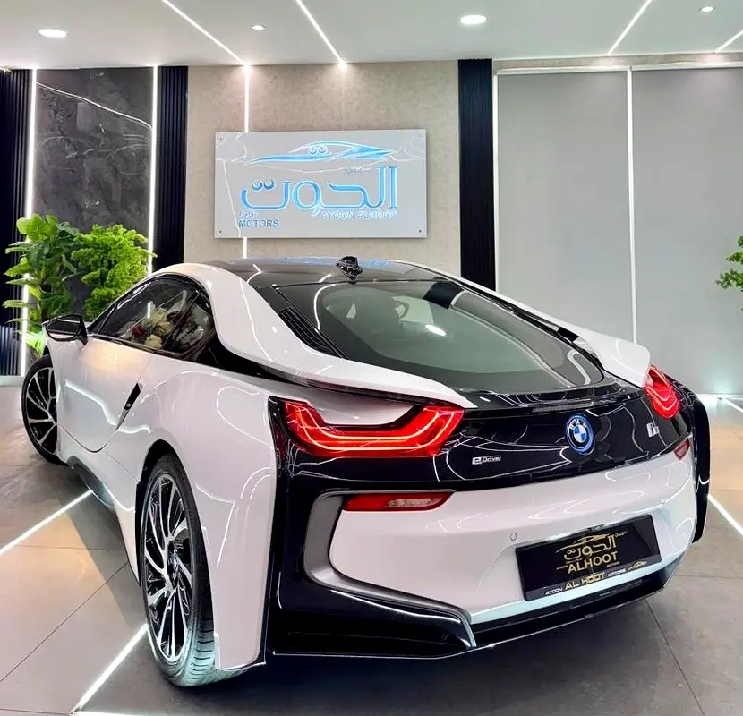 ELITE BMW I8 || GCC II FULLY LOADED || ACCIDENT FREE || VERY LOW MILEAGE || F.S.H BMW - Image 6