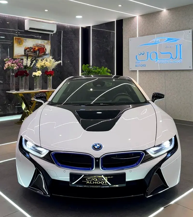 ELITE BMW I8 || GCC II FULLY LOADED || ACCIDENT FREE || VERY LOW MILEAGE || F.S.H BMW - Image 7