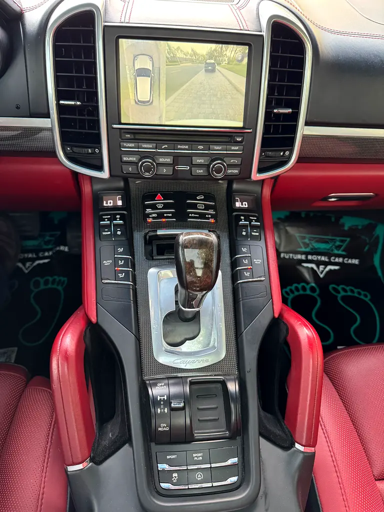 2016 Porsche Cayenne Standard - GCC Specs - Excellent Condition! - Image 10