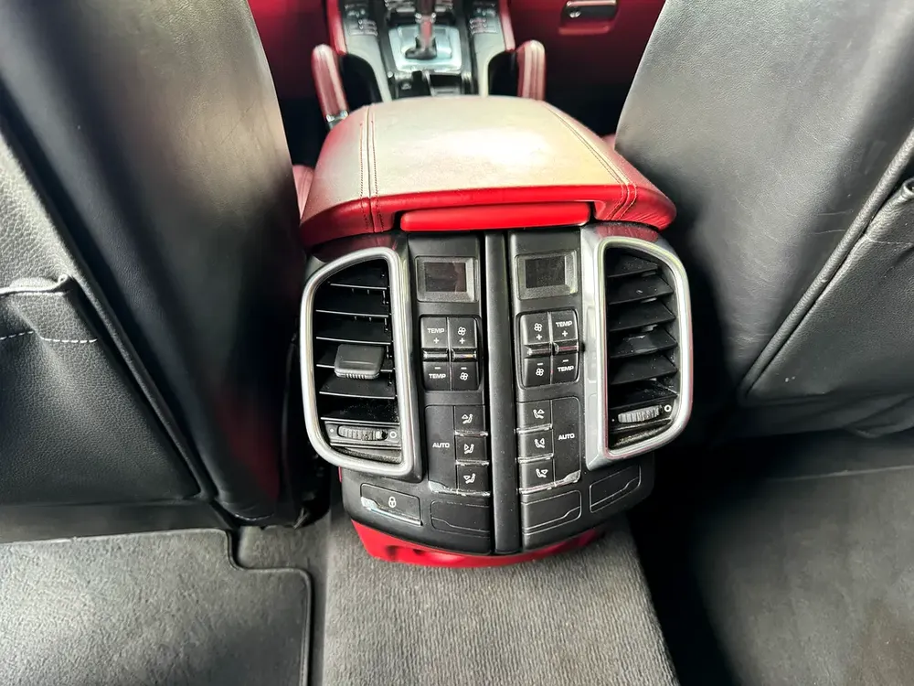 2016 Porsche Cayenne Standard - GCC Specs - Excellent Condition! - Image 11