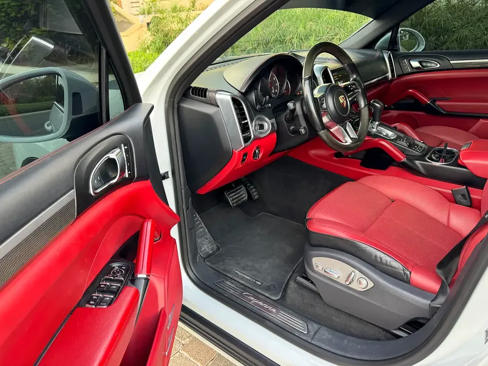 2016 Porsche Cayenne Standard - GCC Specs - Excellent Condition! - Image 12