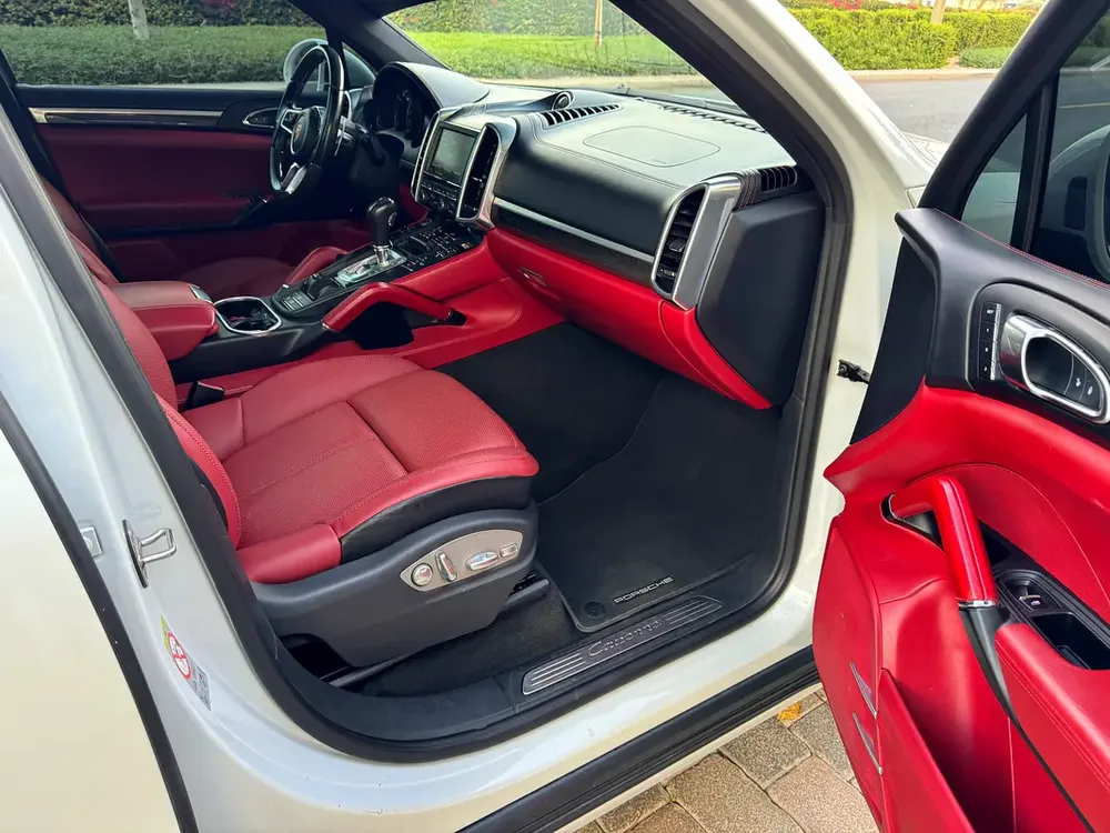 2016 Porsche Cayenne Standard - GCC Specs - Excellent Condition! - Image 13