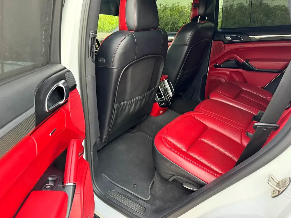 2016 Porsche Cayenne Standard - GCC Specs - Excellent Condition! - Image 14