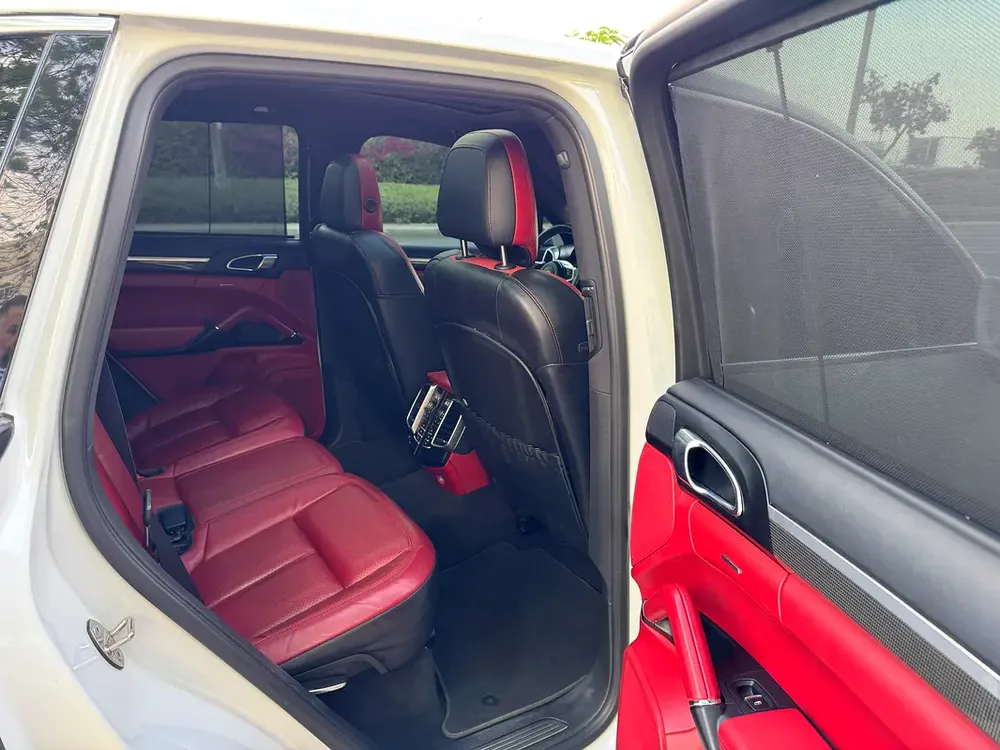 2016 Porsche Cayenne Standard - GCC Specs - Excellent Condition! - Image 15