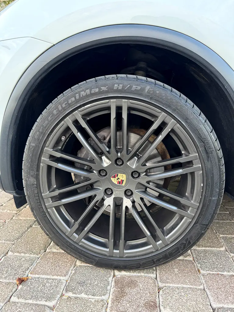 2016 Porsche Cayenne Standard - GCC Specs - Excellent Condition! - Image 16