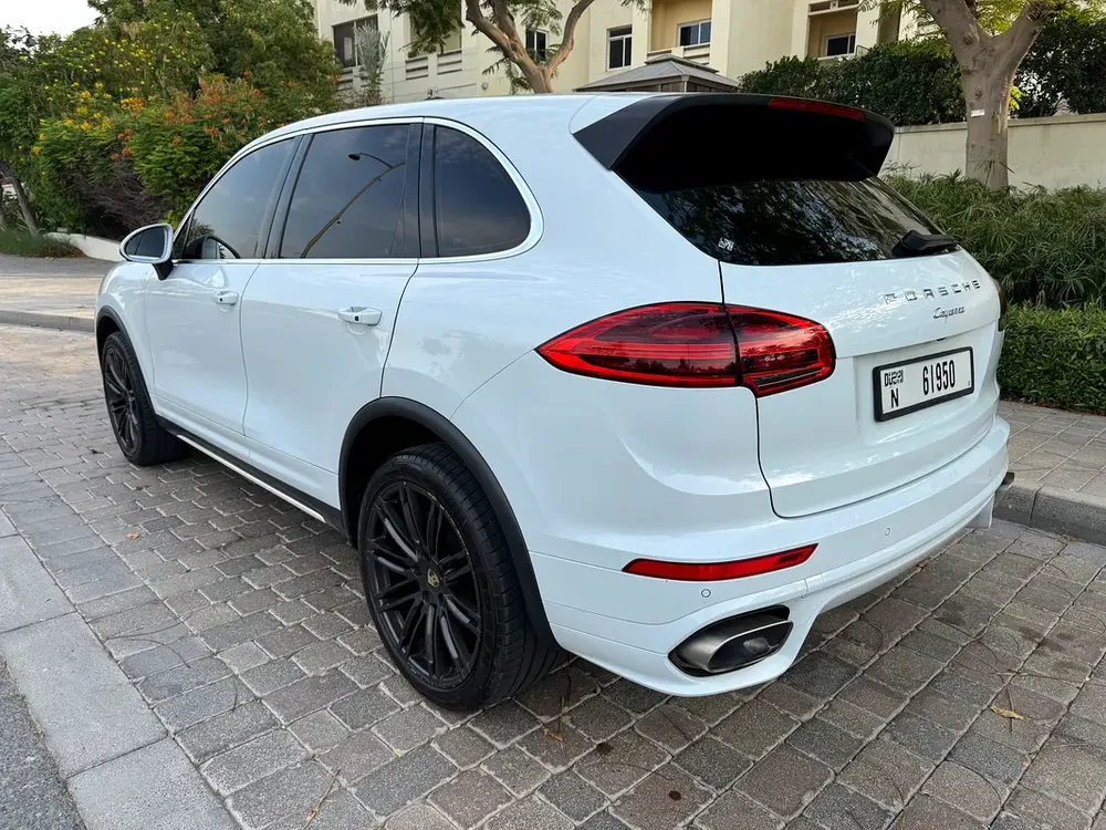 2016 Porsche Cayenne Standard - GCC Specs - Excellent Condition! - Image 6