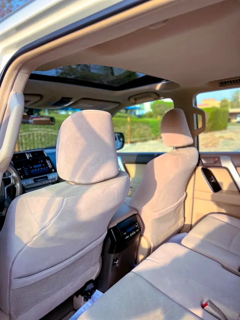 Toyota Prado GXR V6 2019 GCC Sunroof Clean Car - Image 11