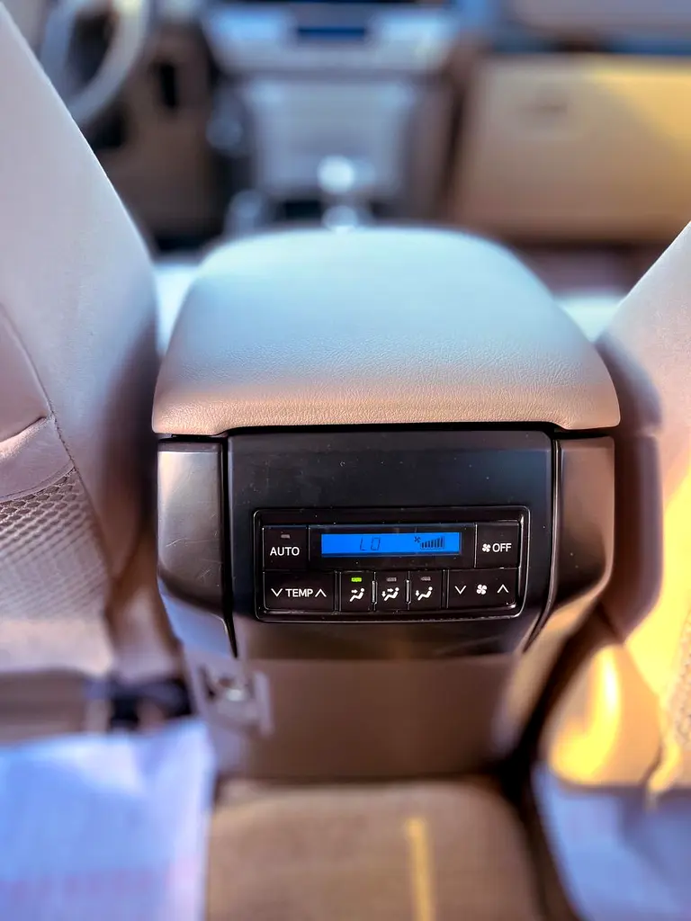 Toyota Prado GXR V6 2019 GCC Sunroof Clean Car - Image 14