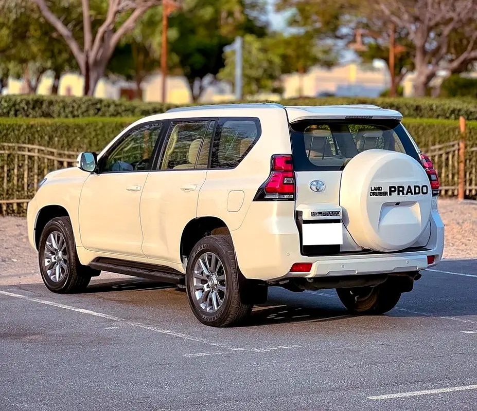 Toyota Prado GXR V6 2019 GCC Sunroof Clean Car - Image 4