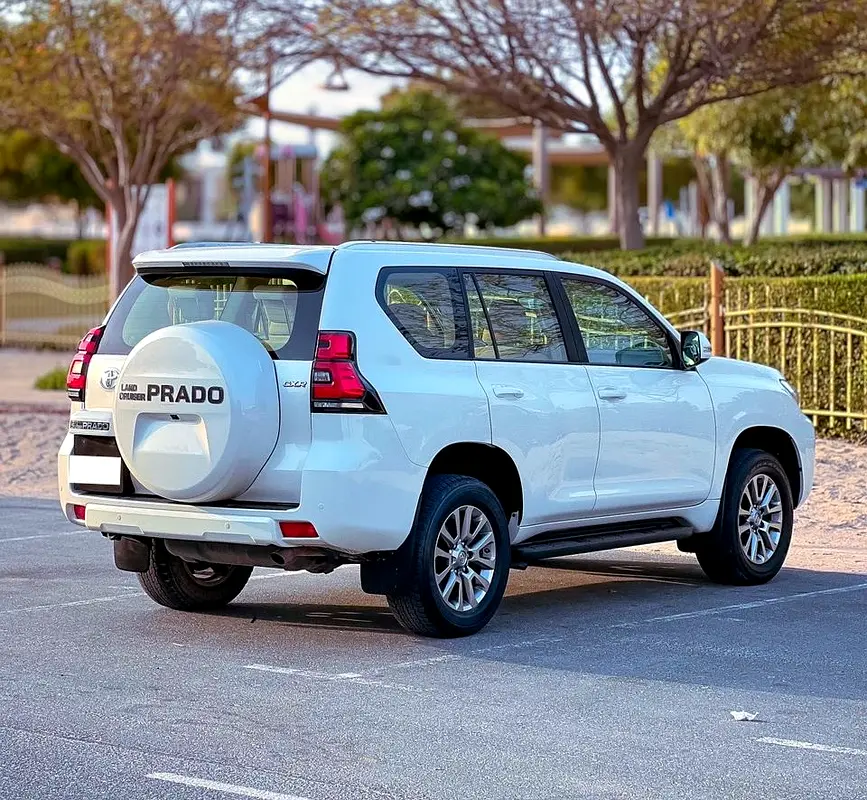Toyota Prado GXR V6 2019 GCC Sunroof Clean Car - Image 6