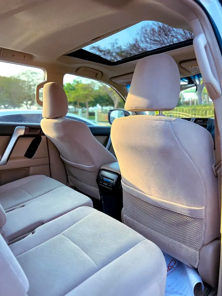 Toyota Prado GXR V6 2019 GCC Sunroof Clean Car - Image 7