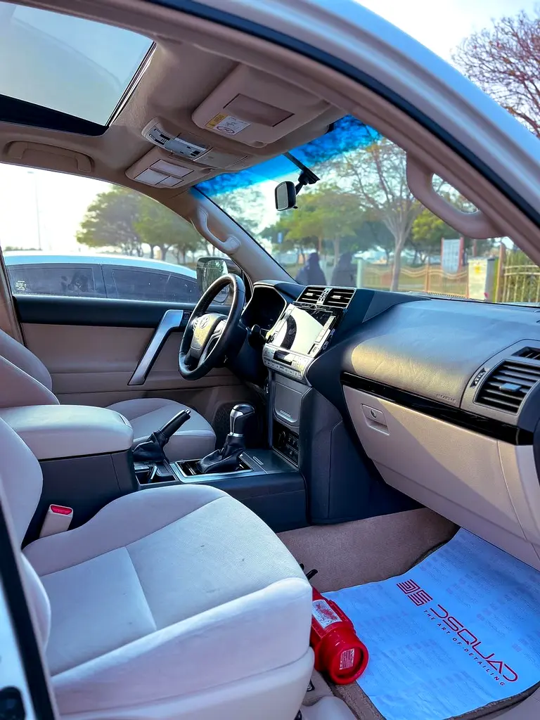 Toyota Prado GXR V6 2019 GCC Sunroof Clean Car - Image 9