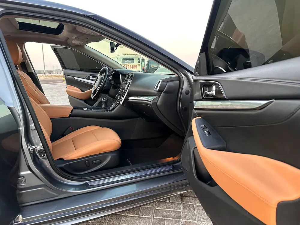 Nissan Maxima SL 2019 imported full option panoramic sunroof super clean car - Image 5