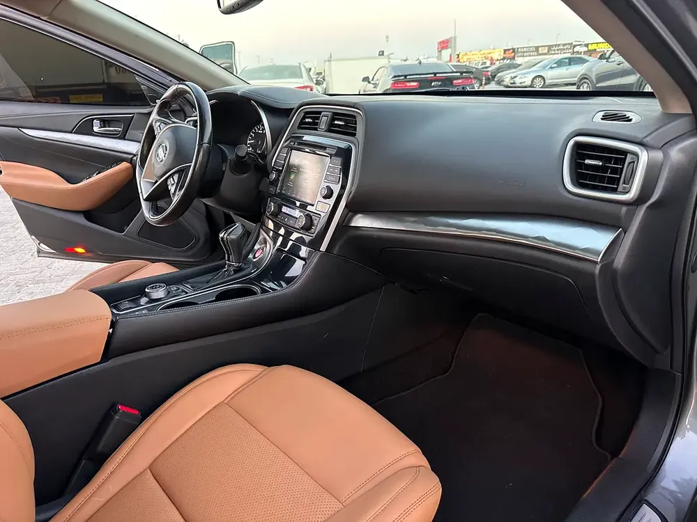 Nissan Maxima SL 2019 imported full option panoramic sunroof super clean car - Image 6