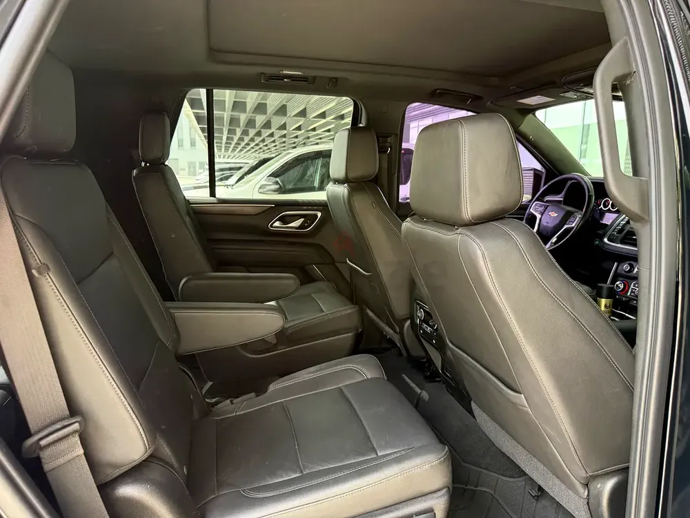 Chavy tahoe 2021  super clean - Image 17