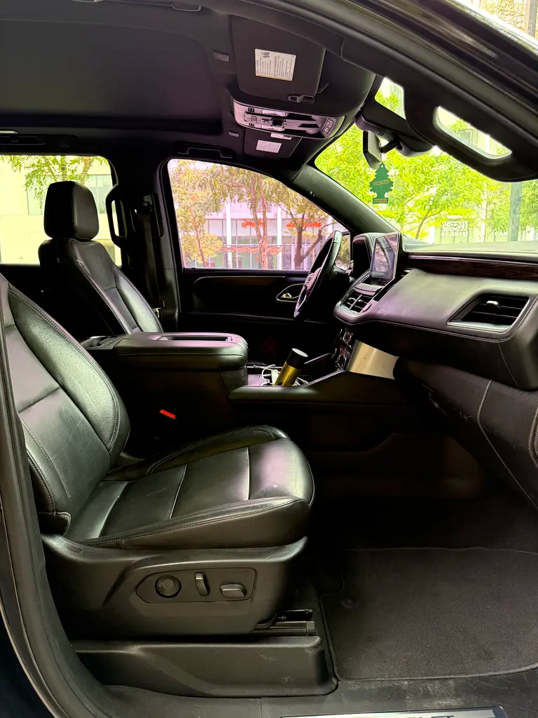 Chavy tahoe 2021  super clean - Image 9