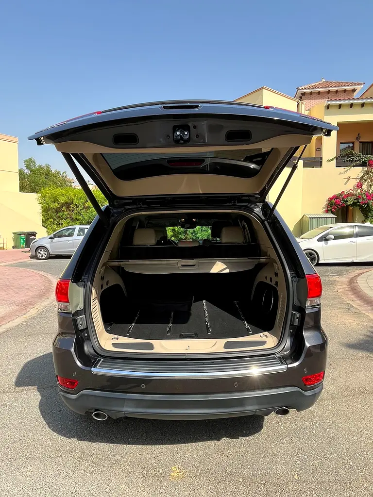 Jeep Cherokee Limited 2017 | GCC Specs | Well Maintained - Image 12