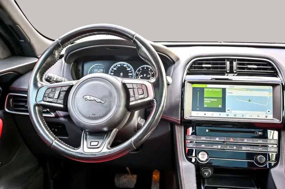 AED 964/month | 2017 Jaguar F-Pace R-Sport | GCC Specs | Ref#404229 - Image 10