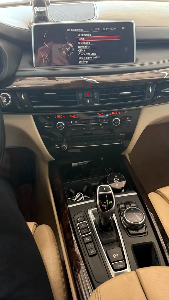 BMW X5 4.4i 2015 GCC Specs - Well Maintained Luxury SUV - Image 10